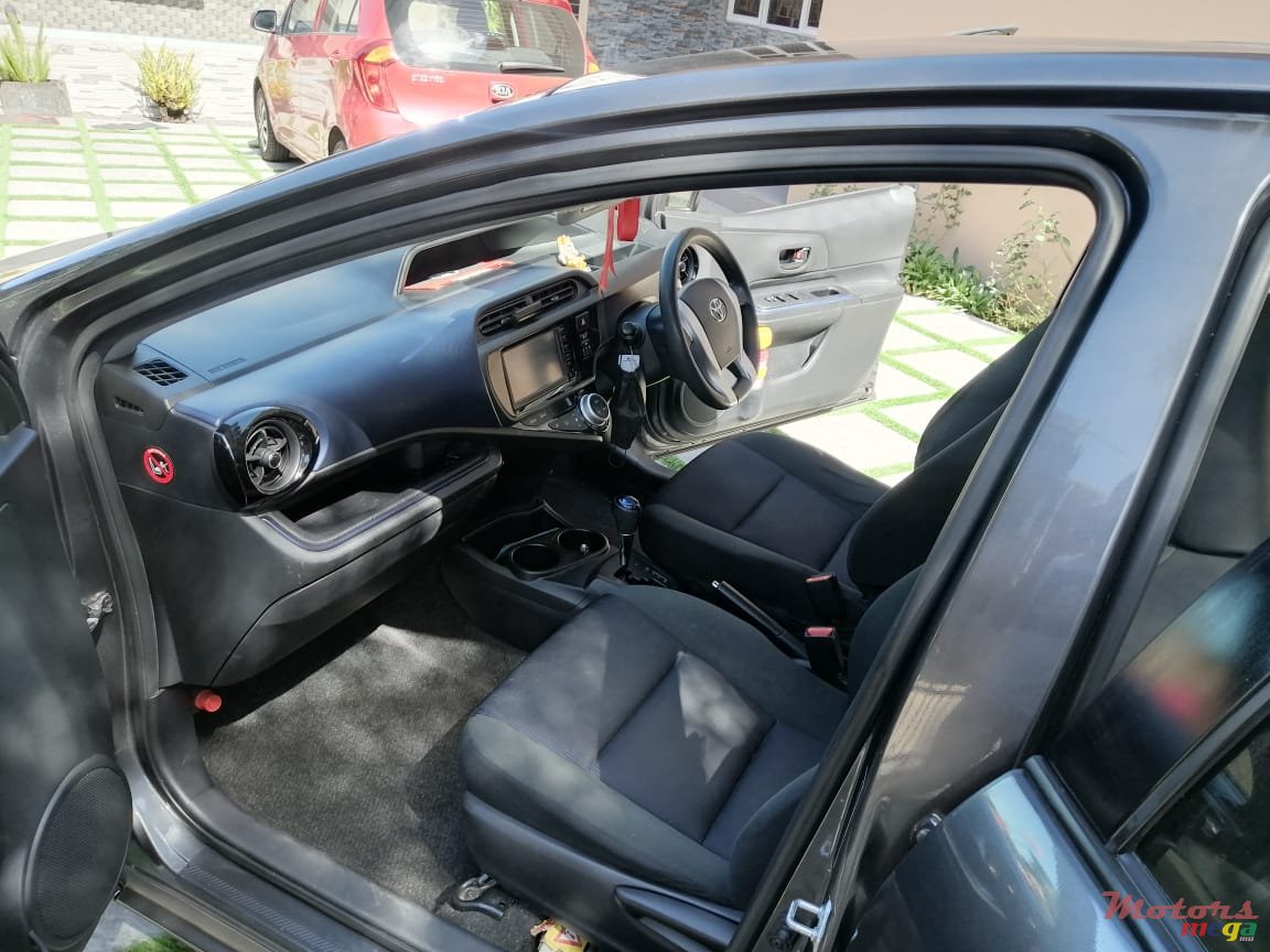 2015' Toyota Aqua photo #5