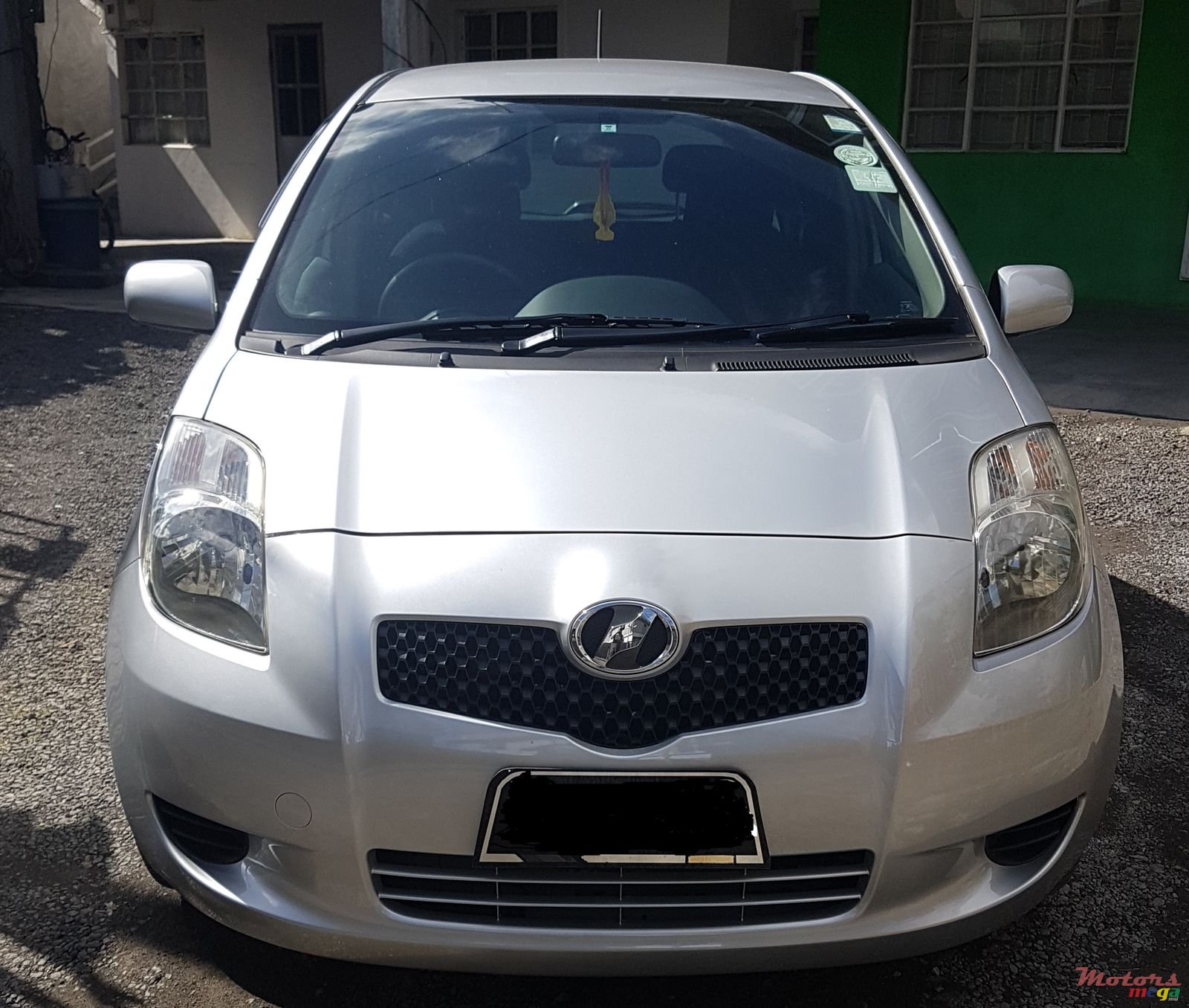 2006' Toyota Vitz photo #1