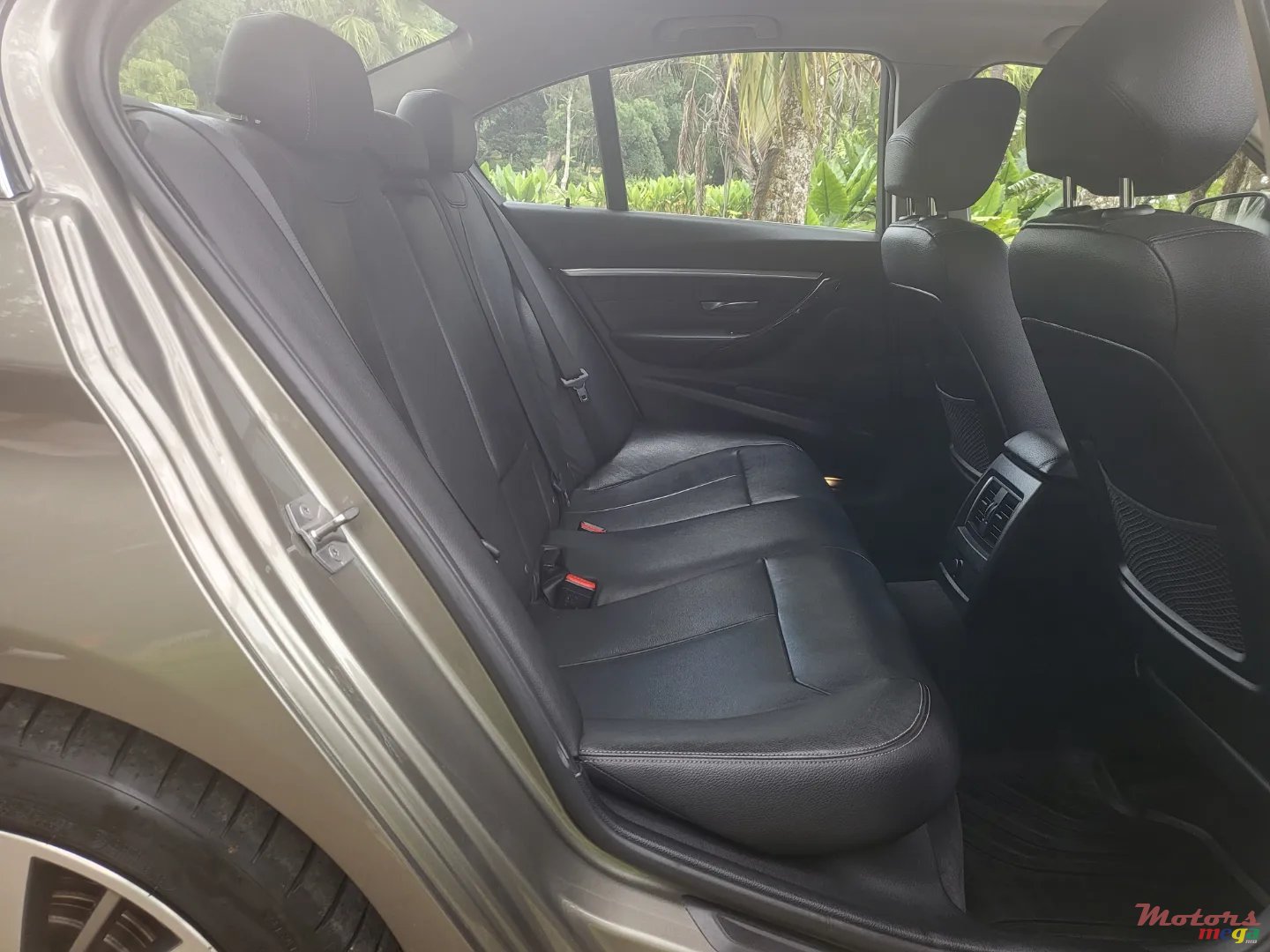 2016' BMW 3 Series Sedan photo #7