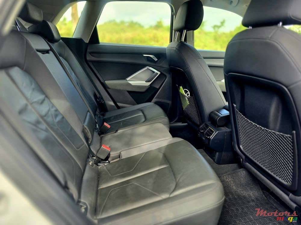 2019' Audi Q3 photo #5