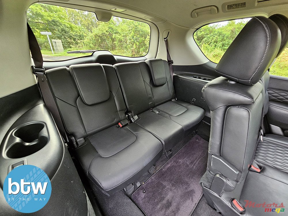 2020' Infiniti QX80 photo #7