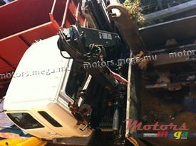 2005' Mitsubishi Space Wagon crane photo #3