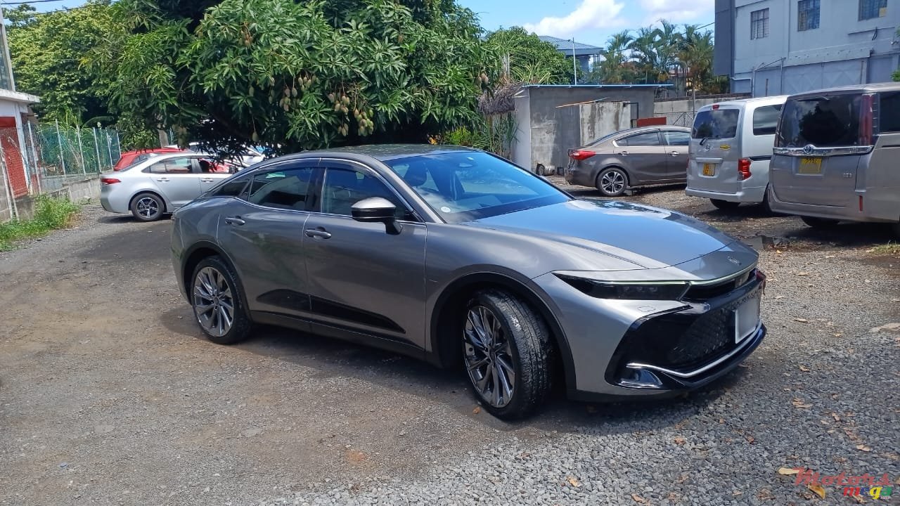 2022' Toyota Crown photo #5