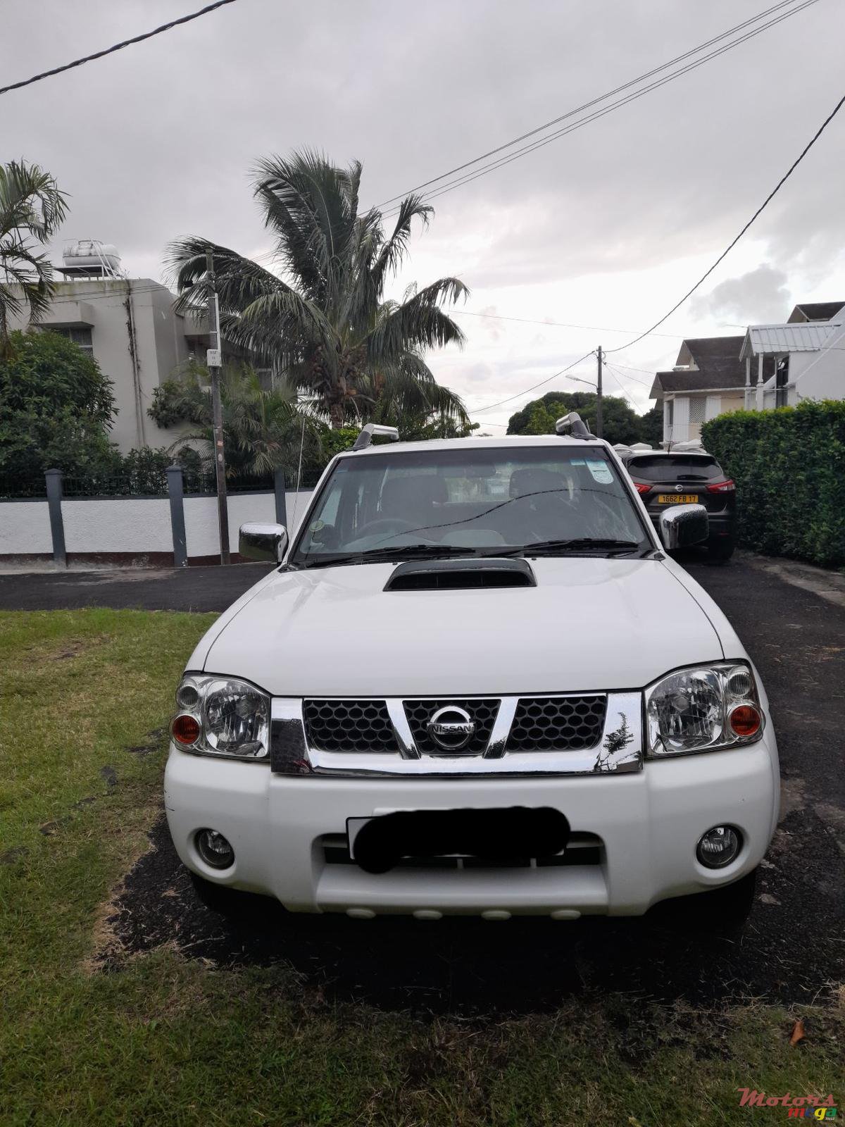 2017' Nissan Hardbody photo #2