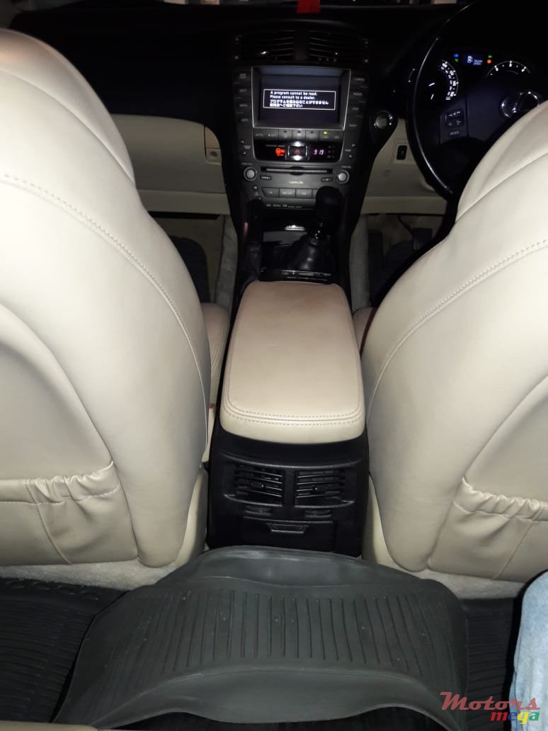 2008' Toyota Lexus IS220d photo #4