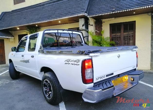 2012' Nissan NP300 photo #2