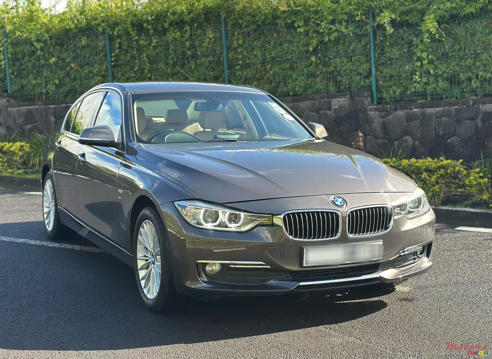 2015' BMW 316i photo #1