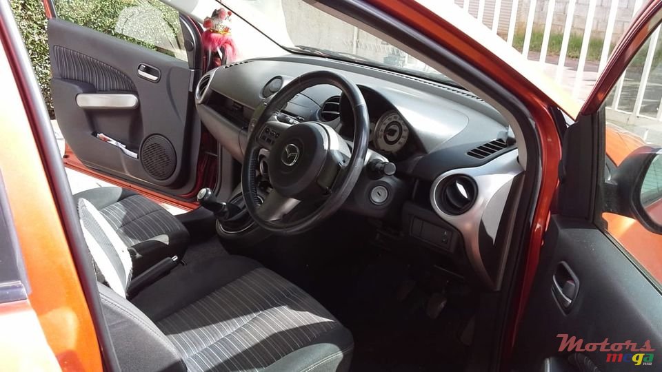 2010' Mazda Demio photo #7