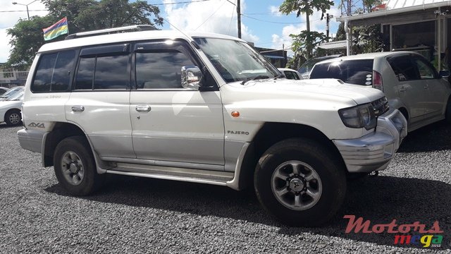 2000' Mitsubishi Pajero photo #3