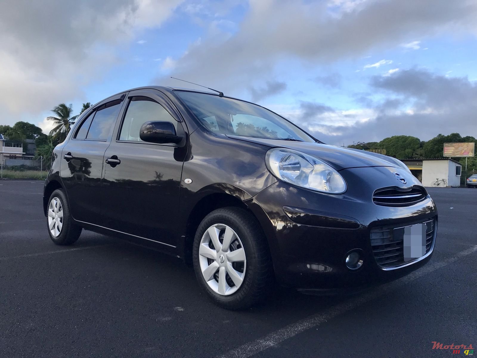 2012' Nissan photo #1