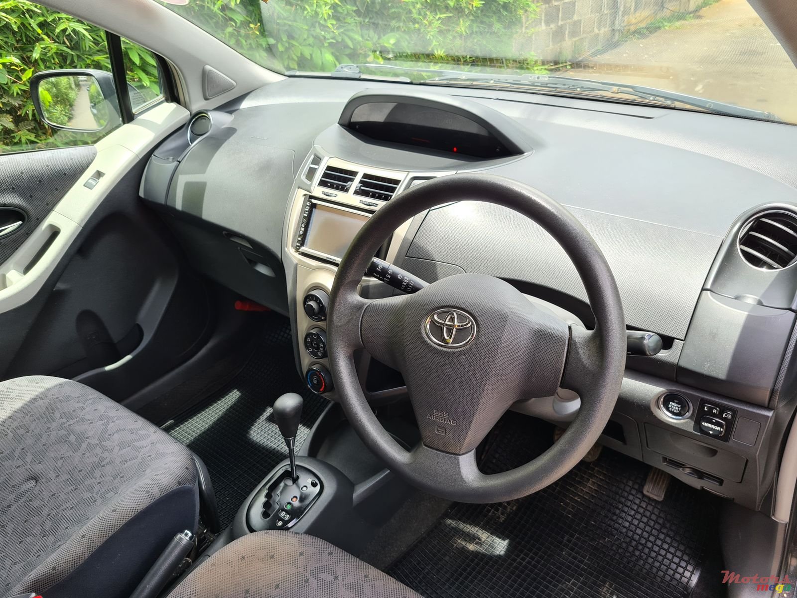 2009' Toyota Vitz 1300cc Automatic photo #6