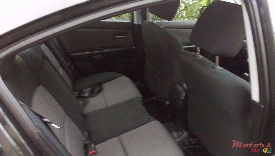 2006' Mazda 3 manual photo #3