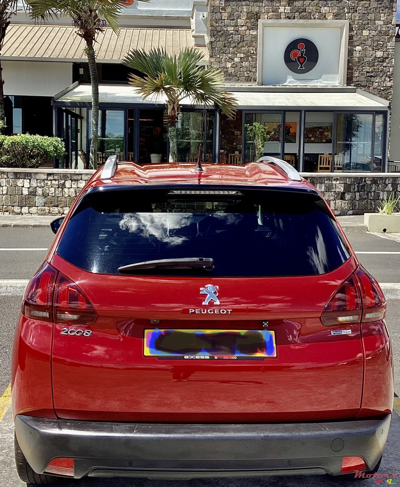 2018' Peugeot 2008 PURETECH-57844117 photo #2