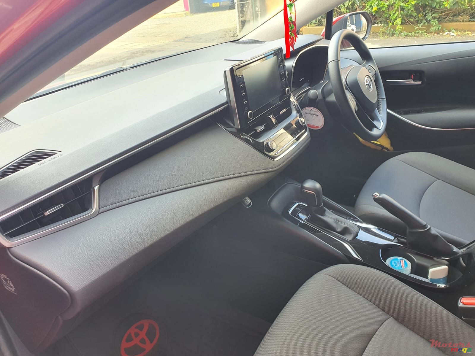 2020' Toyota Corolla photo #3