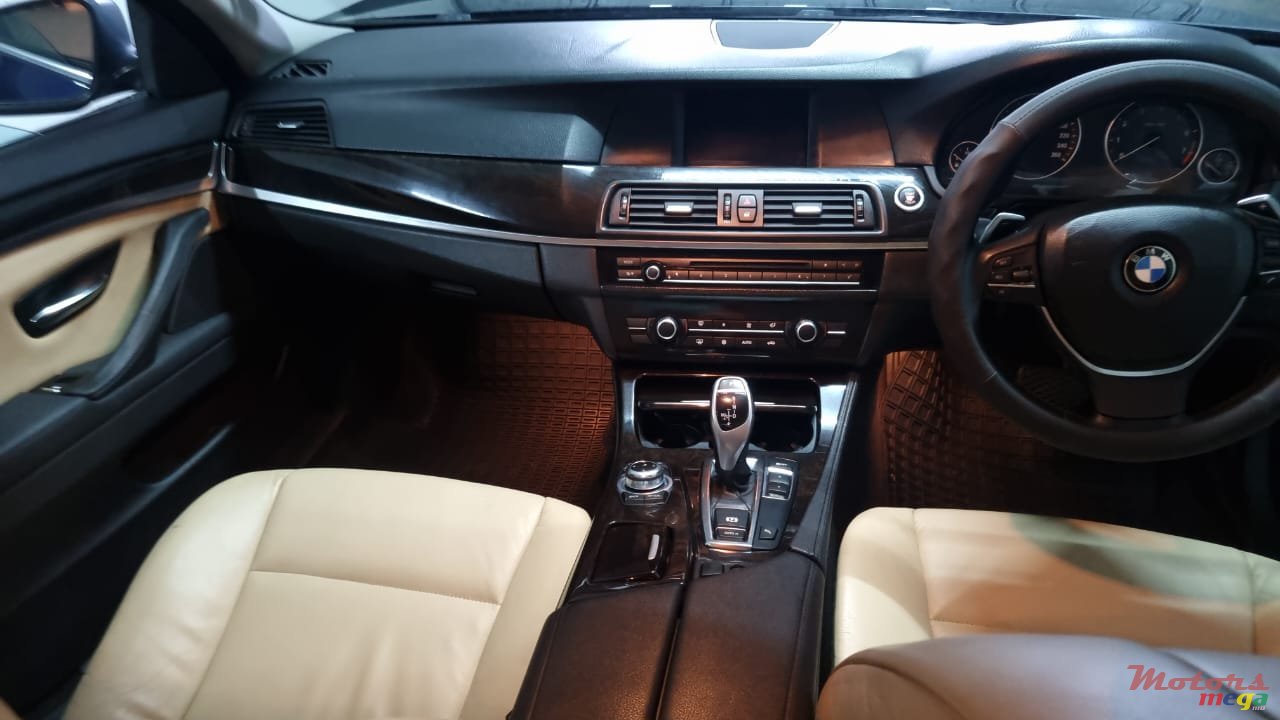 2011' BMW 523 photo #4