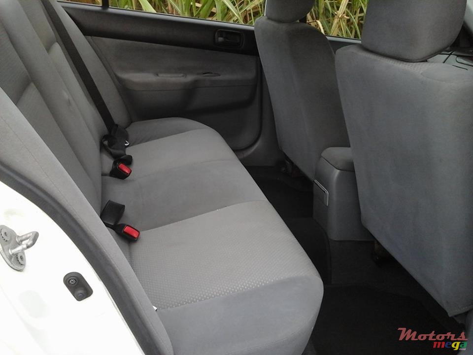 2007' Mitsubishi Lancer photo #3