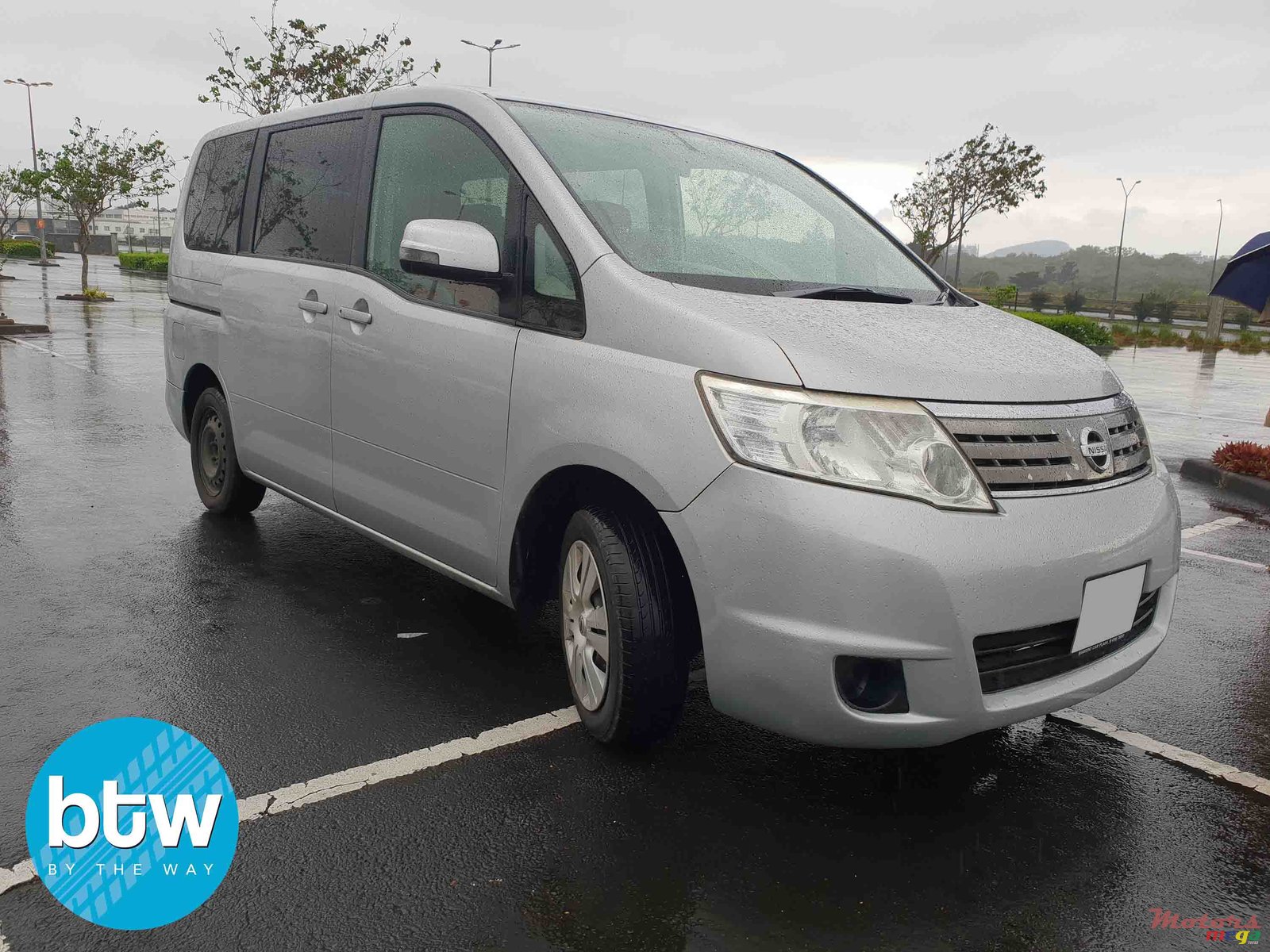 2010' Nissan Serena photo #1