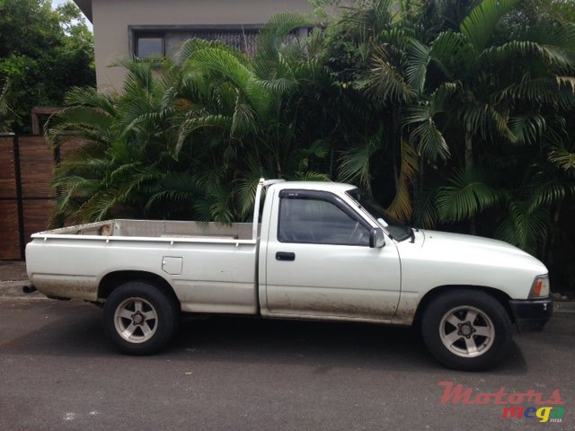 1996' Toyota Hilux photo #1