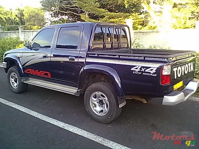 2001' Toyota HILUX 4X4 photo #2