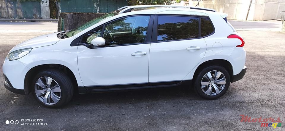 2015' Peugeot 2008 Allure photo #6