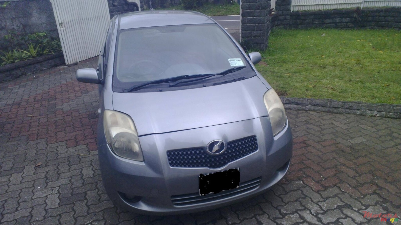 2007' Toyota Vitz photo #2