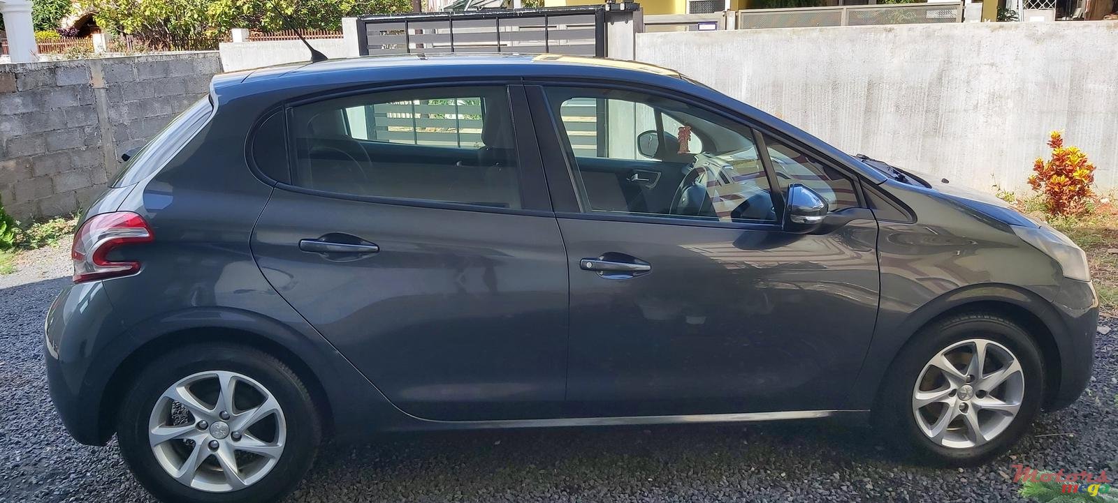 2013' Peugeot 208 photo #1