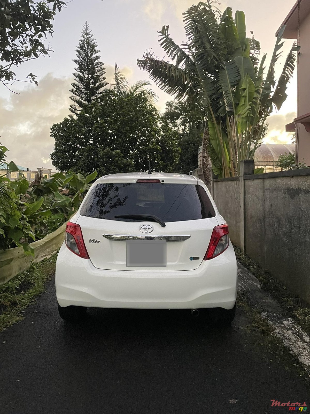 2012' Toyota Vitz photo #4