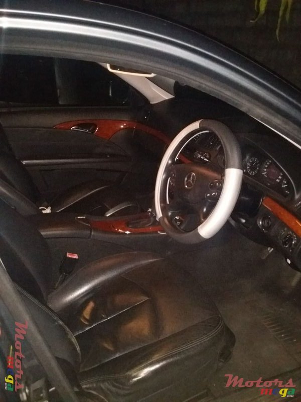 2008' Mercedes-Benz E-Class photo #2