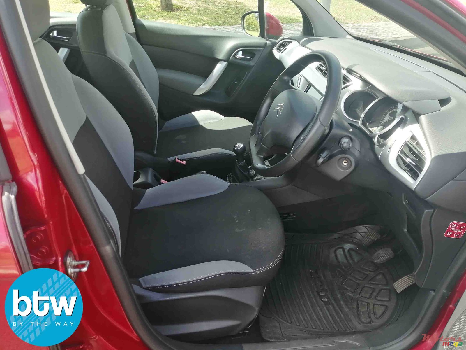 2012' Citroen C3 photo #5