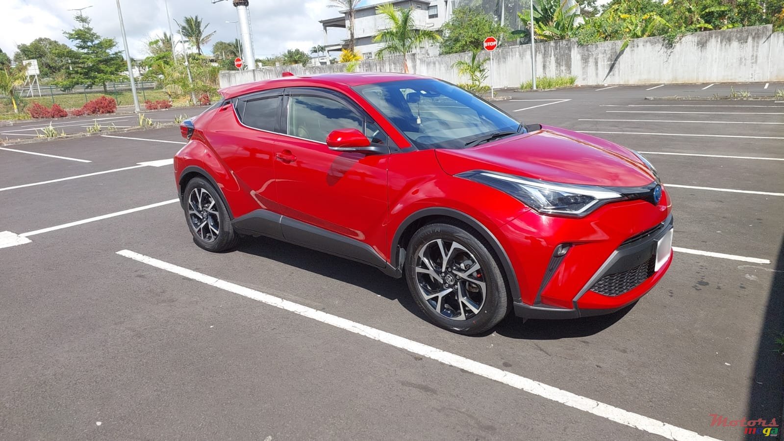 2020' Toyota C-HR photo #2