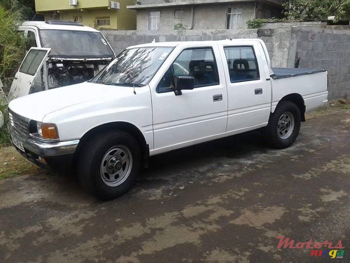 1995' Isuzu photo #1