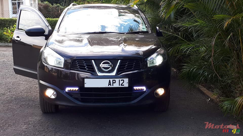 2012' Nissan Qashqai+2 photo #1