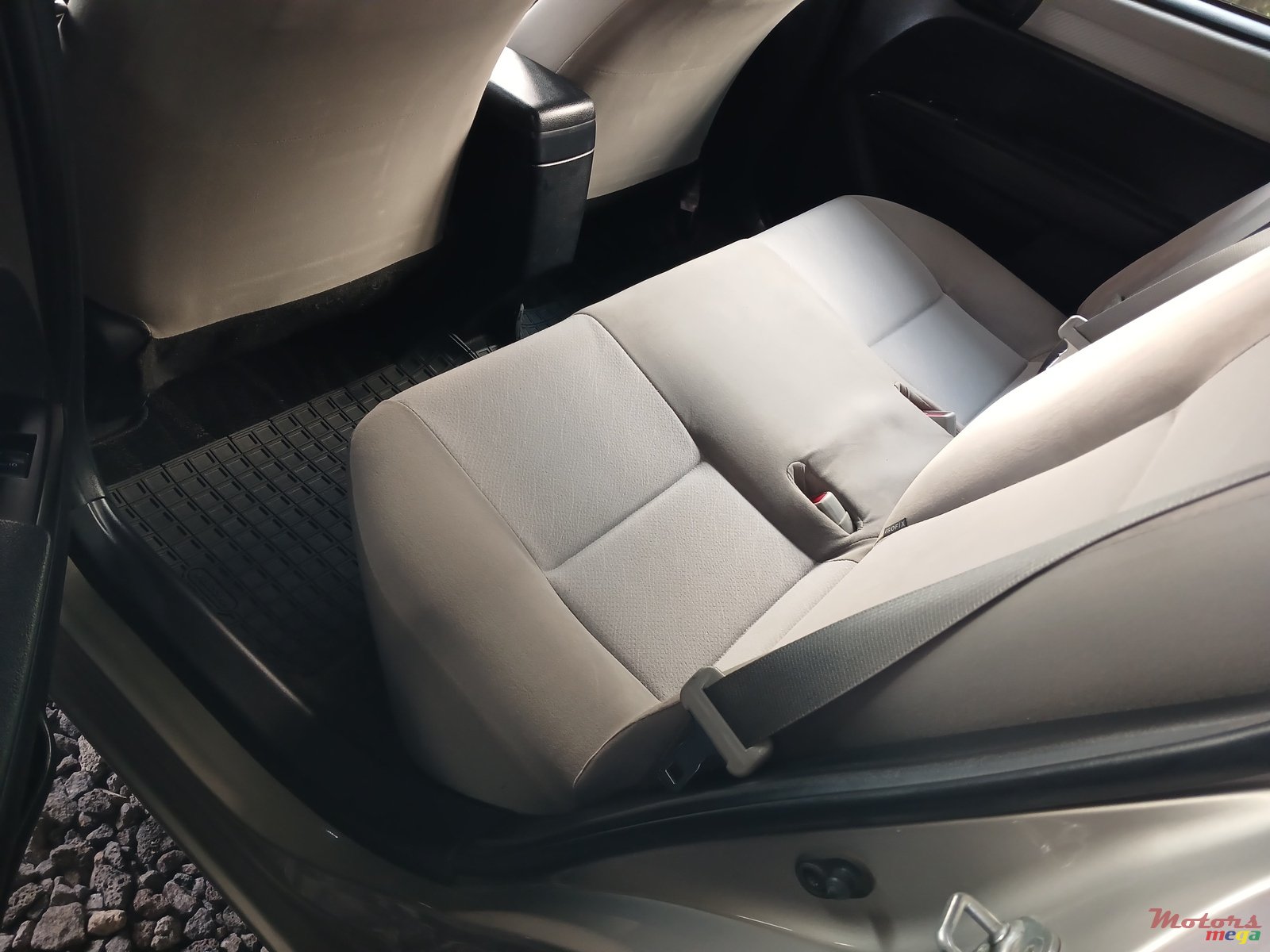 2013' Toyota Axio photo #7