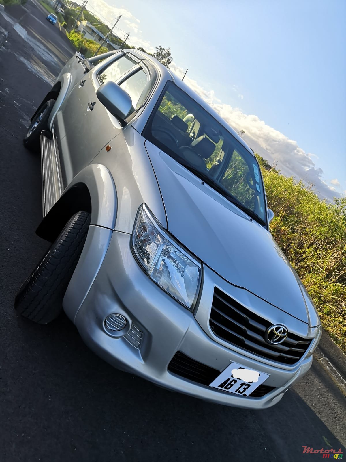 2013' Toyota Hilux 2.5 Turbo photo #1