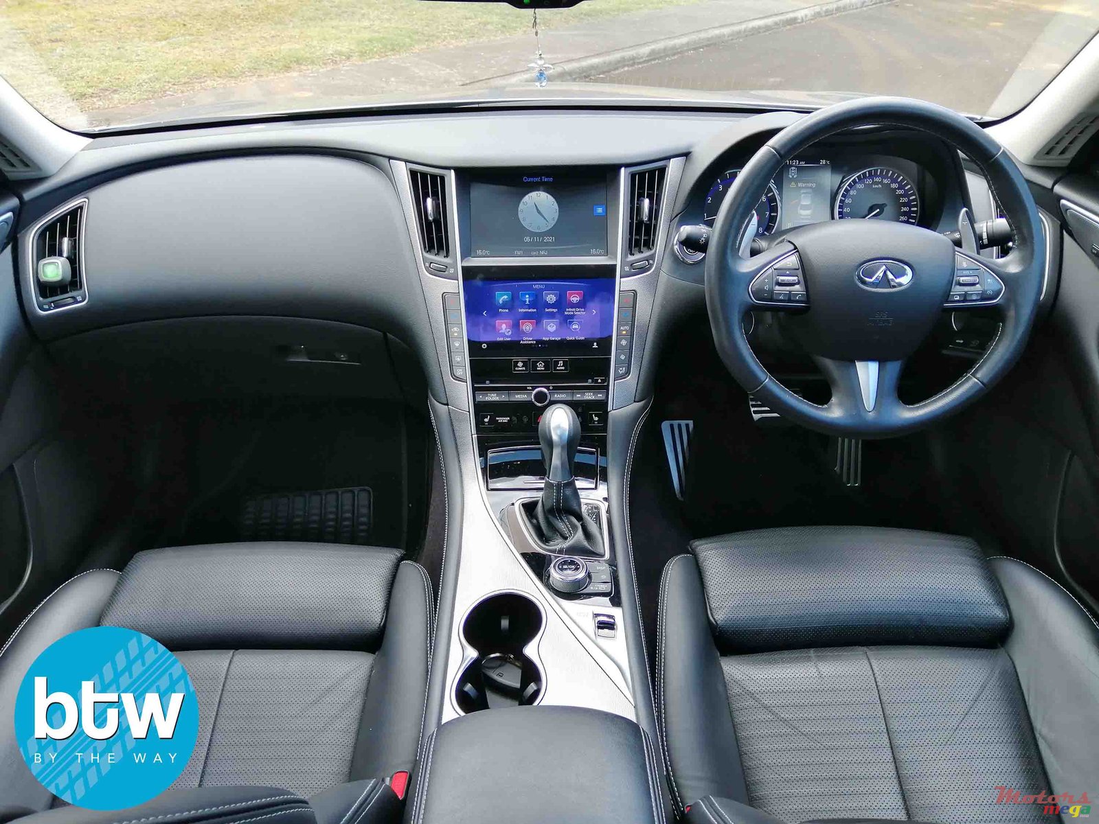 2015' Infiniti Q photo #6