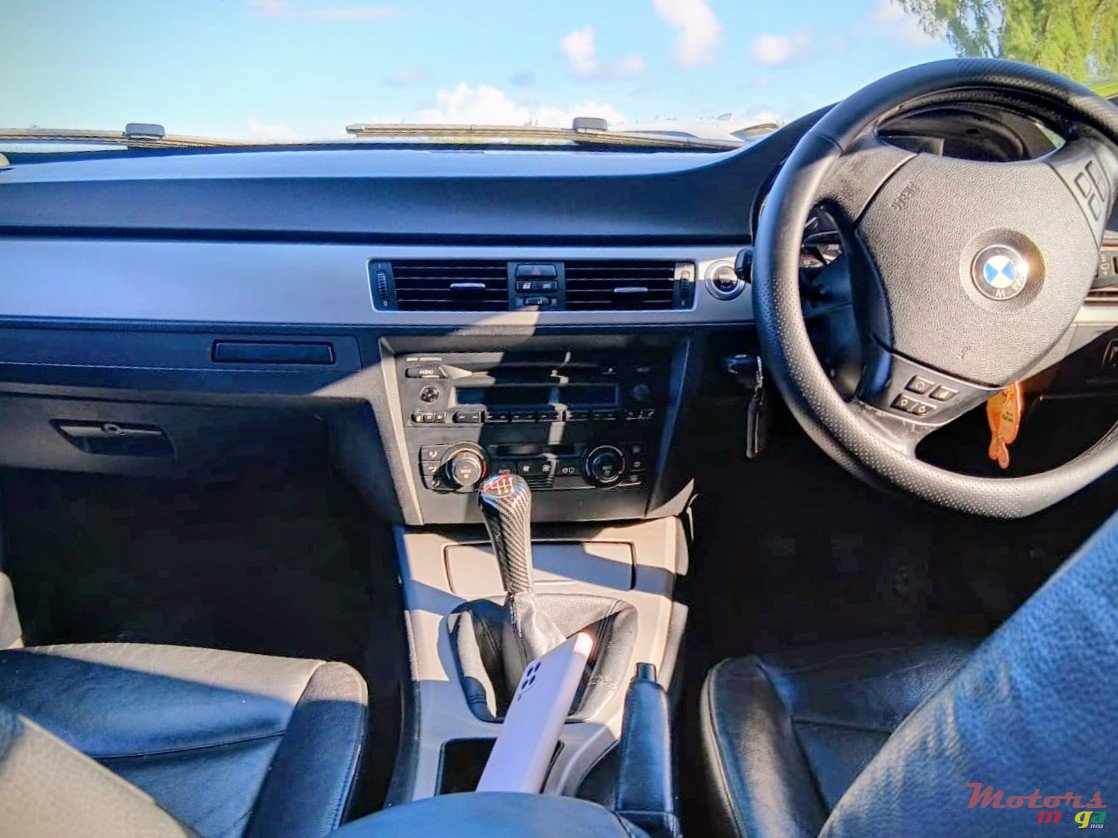 2005' BMW 320 photo #3