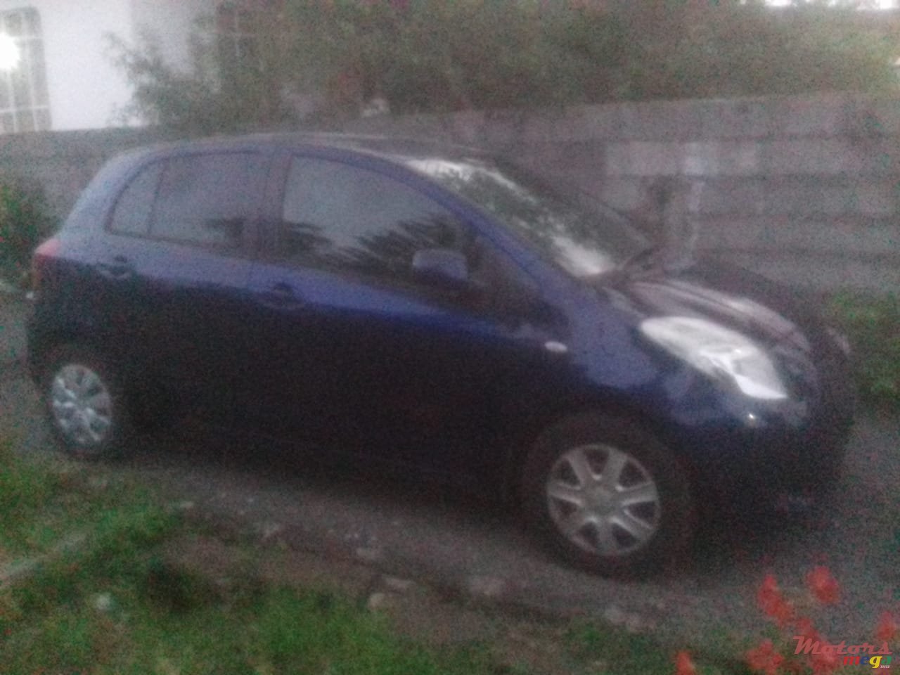 2005' Toyota Vitz photo #3