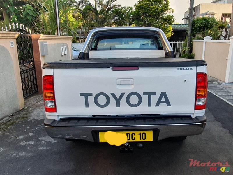 2010' Toyota Hilux 4x4 photo #2