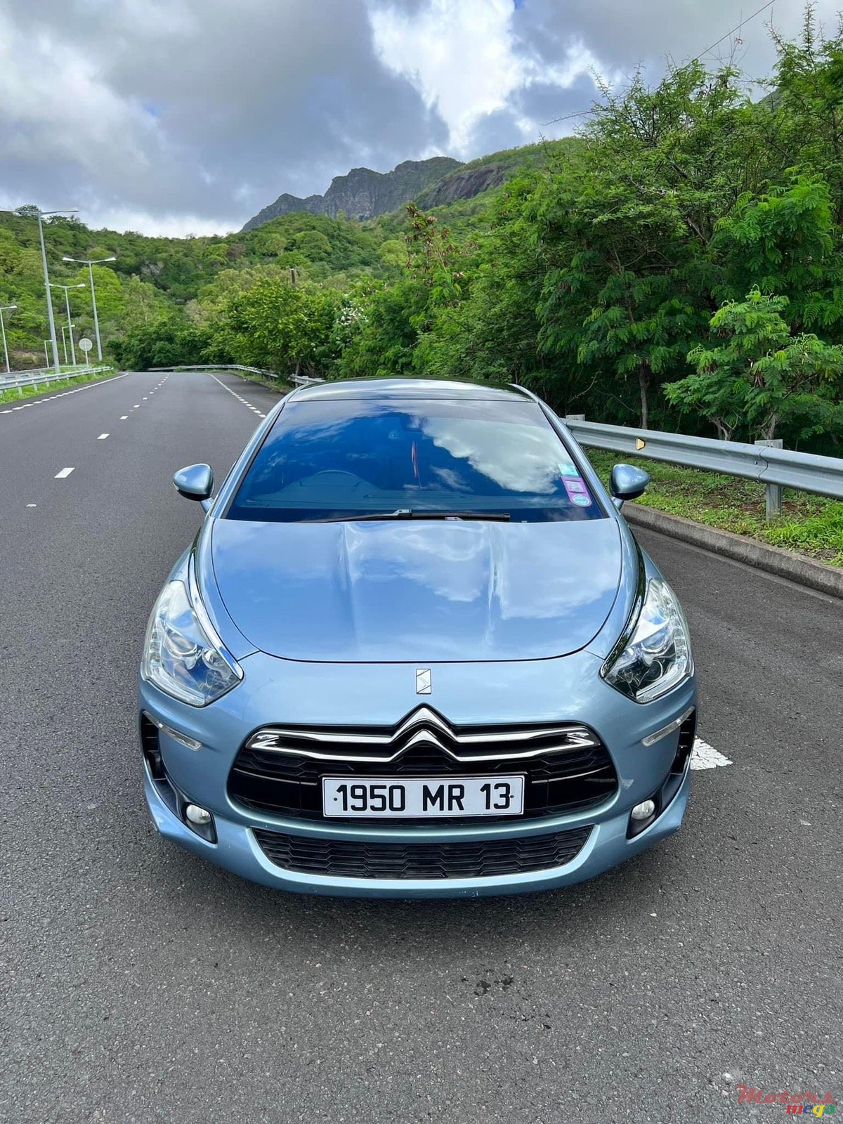 2013' Citroen DS5 photo #5