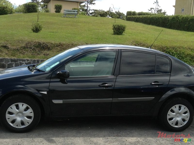 2007' Renault Megane II photo #2