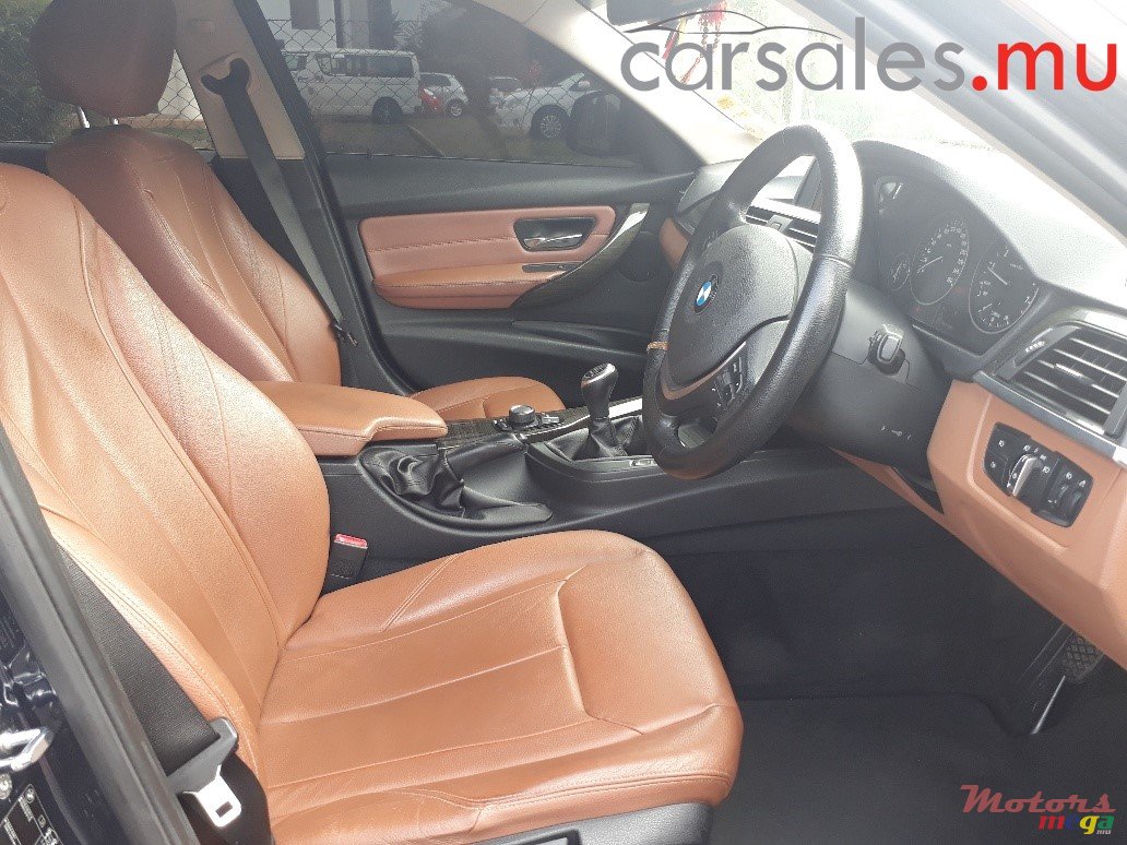 2012' BMW 328 Luxury Line photo #5