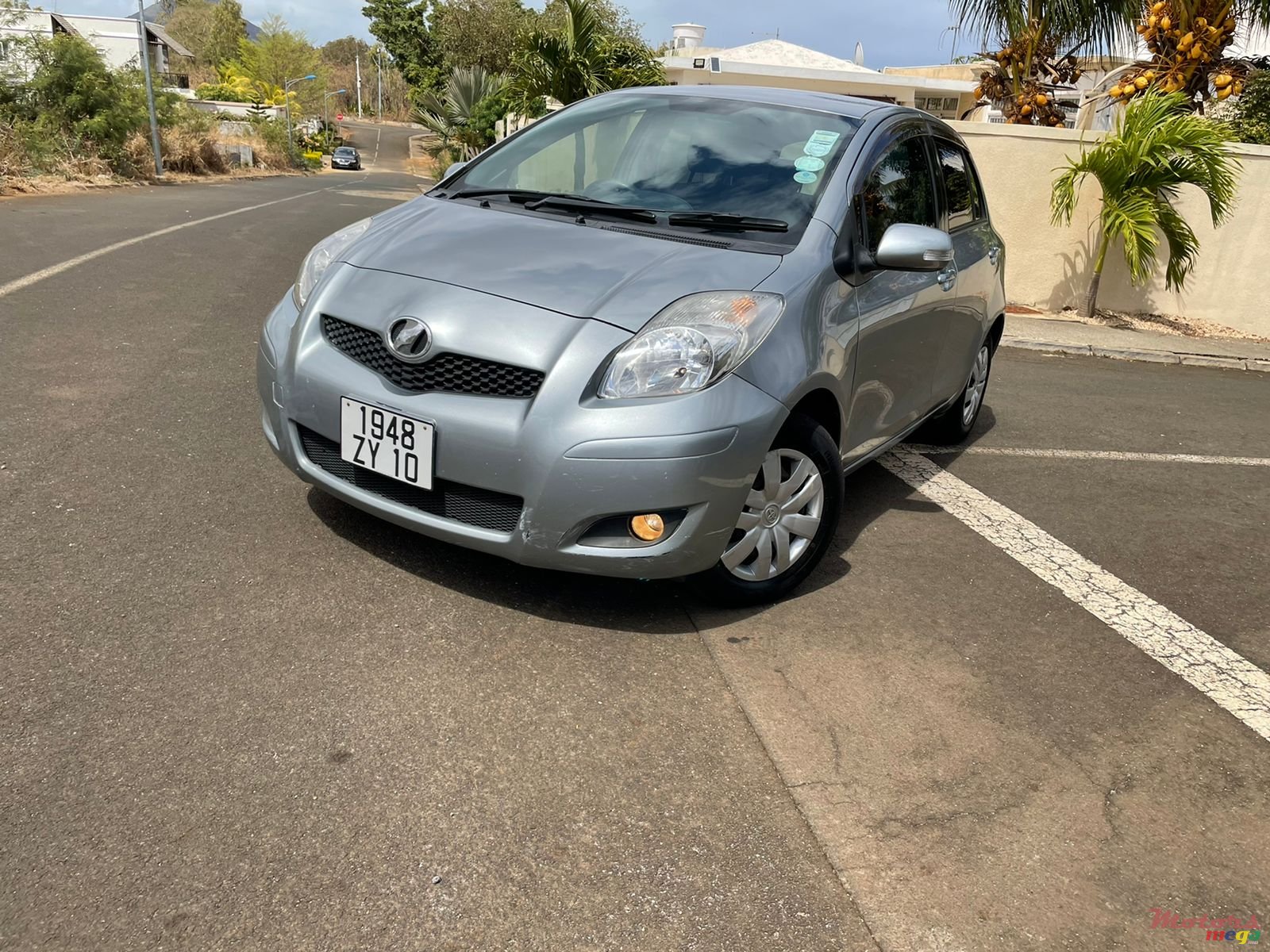 2010' Toyota Vitz photo #1