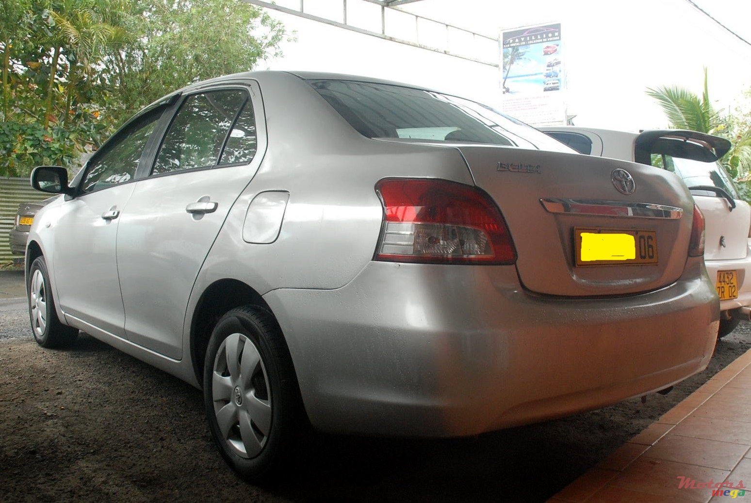 2006' Toyota Yaris Belta photo #1