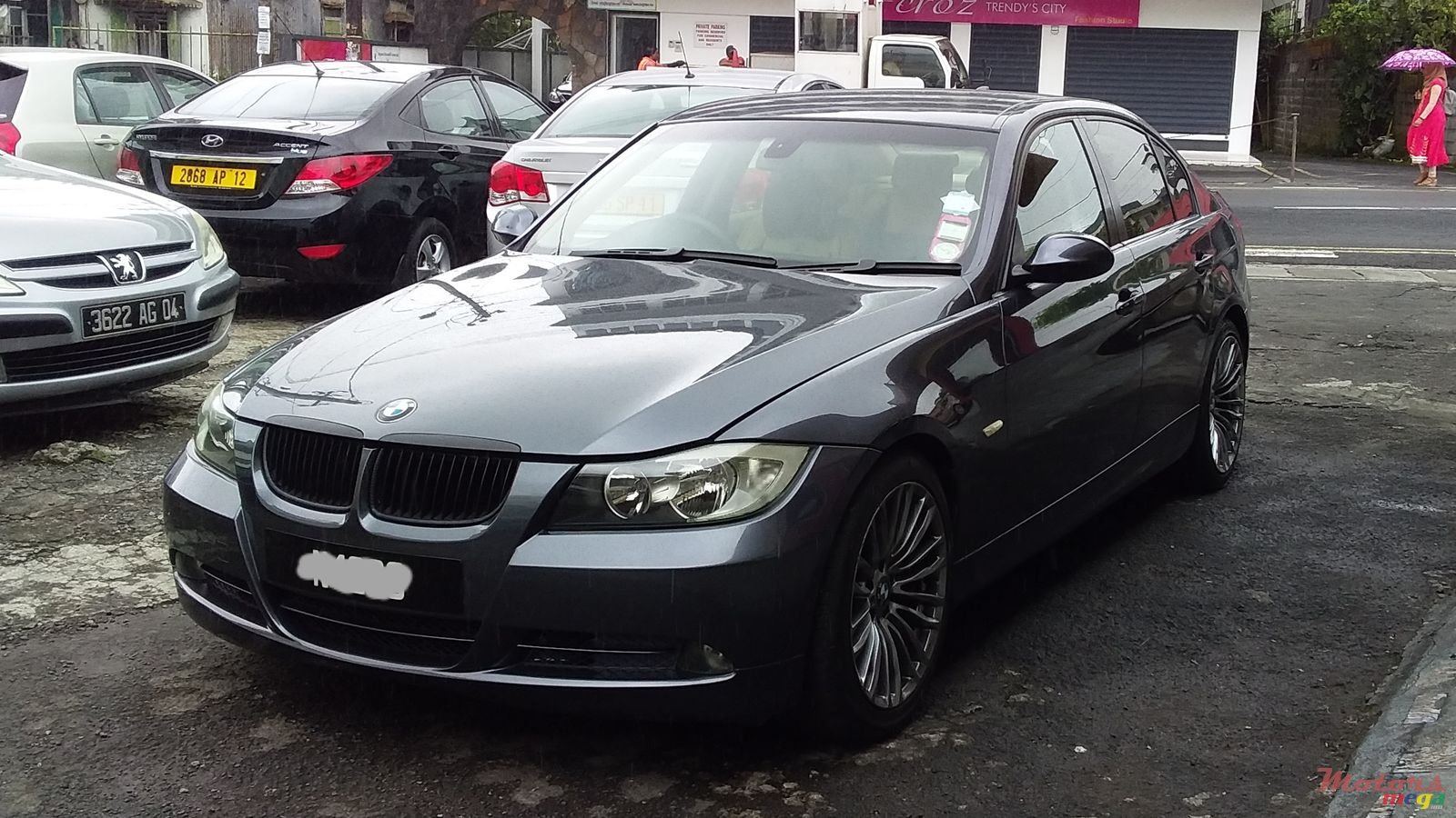 2005' BMW 3 Series 320i photo #2