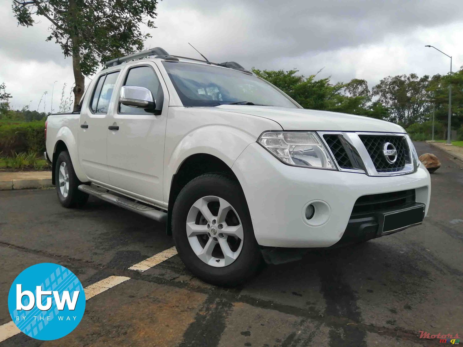 2010' Nissan Navara photo #1