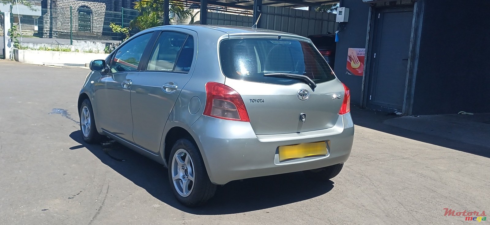 2008' Toyota Yaris photo #3