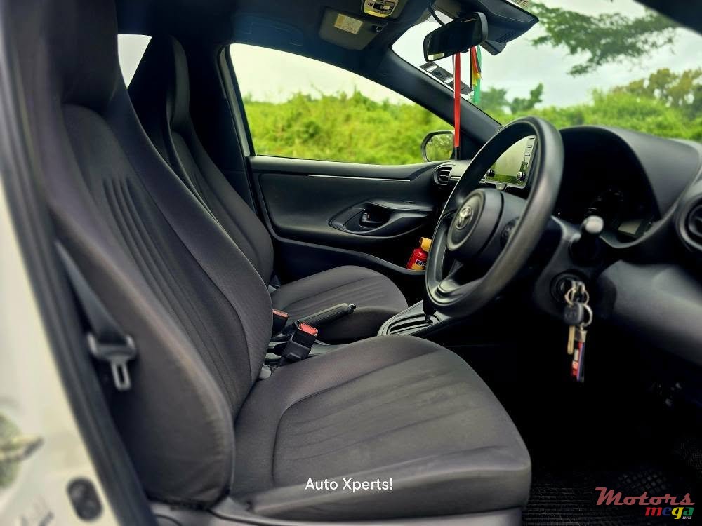 2020' Toyota Yaris photo #6