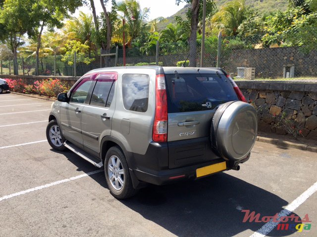 2005' Honda CR-V photo #2