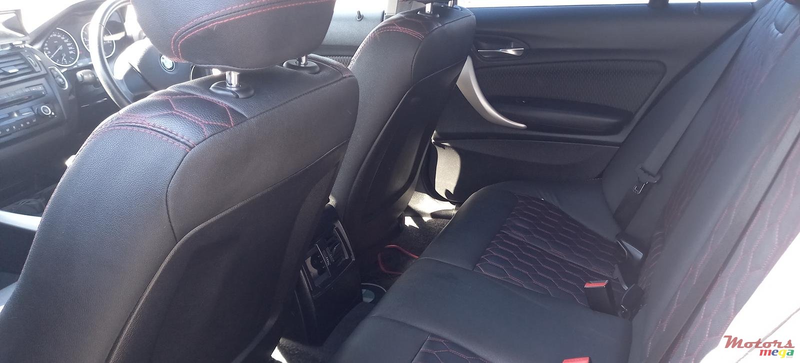 2013' BMW 1 Series 5 Door 116i photo #7