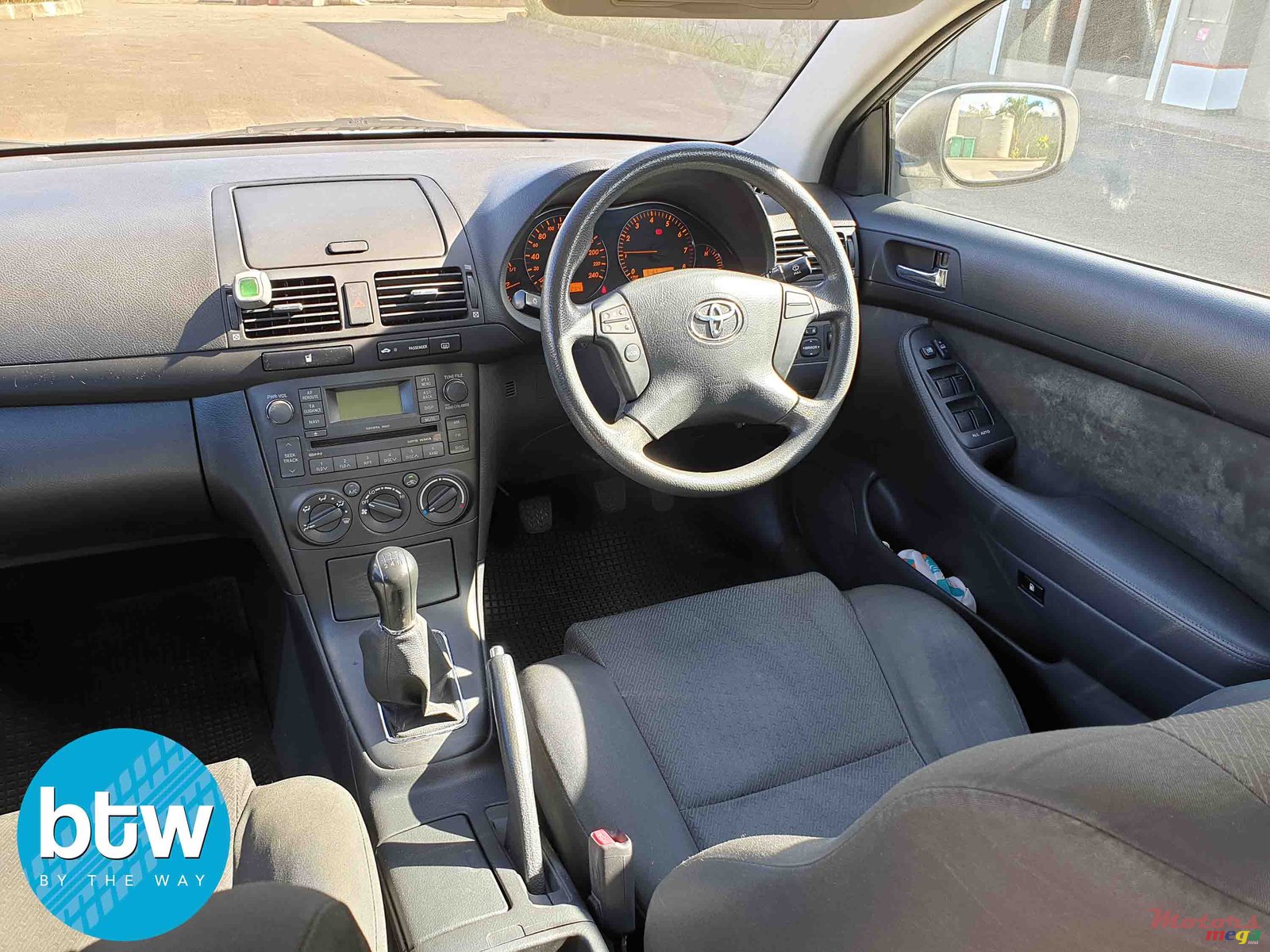 2009' Toyota Avensis photo #4